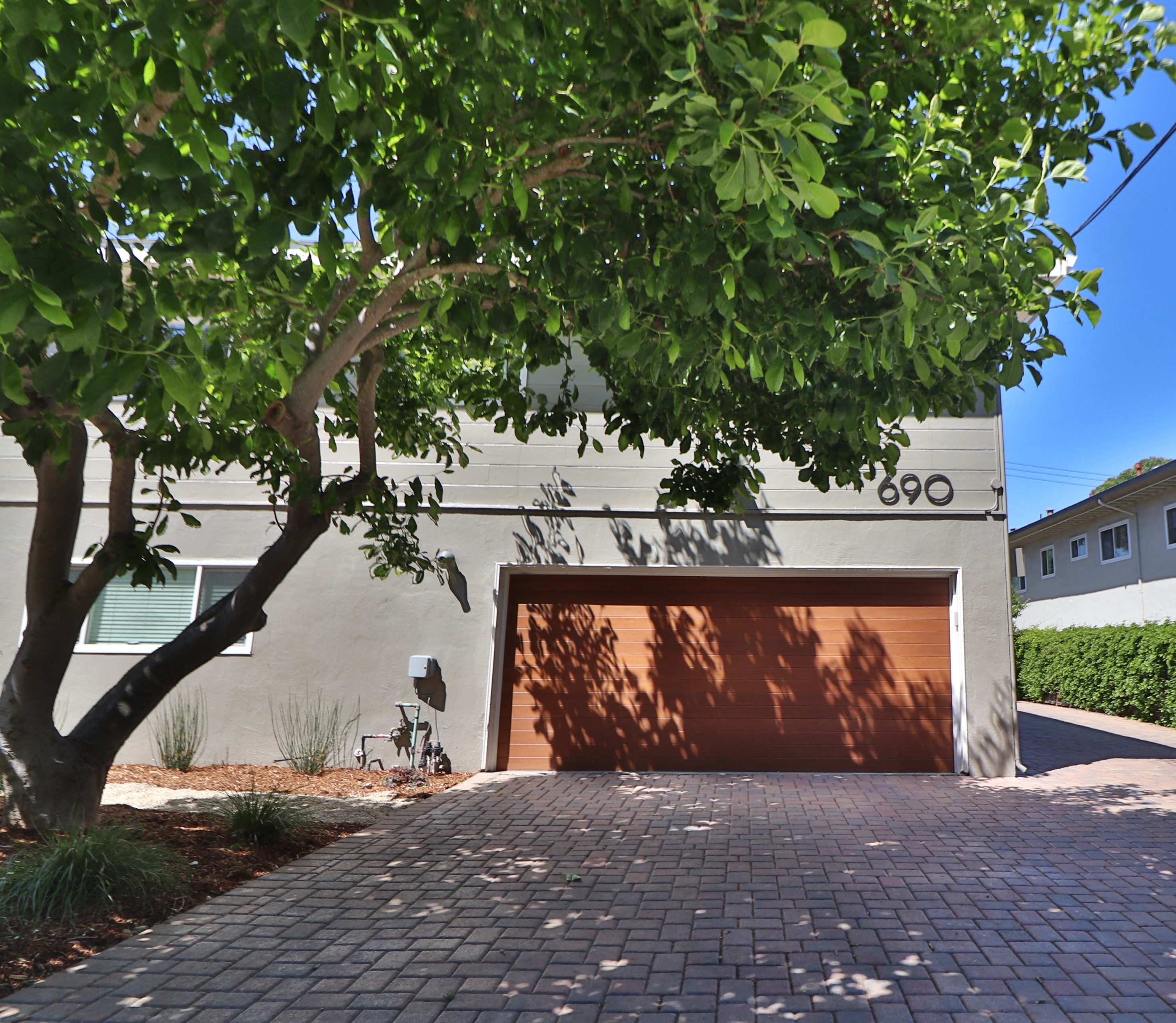 Coleman Apartments photo 2